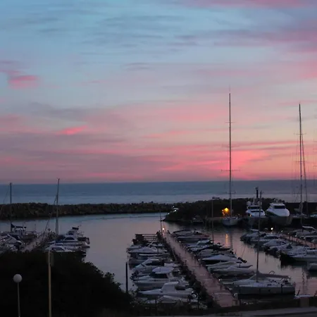 Port Marina 公寓 *